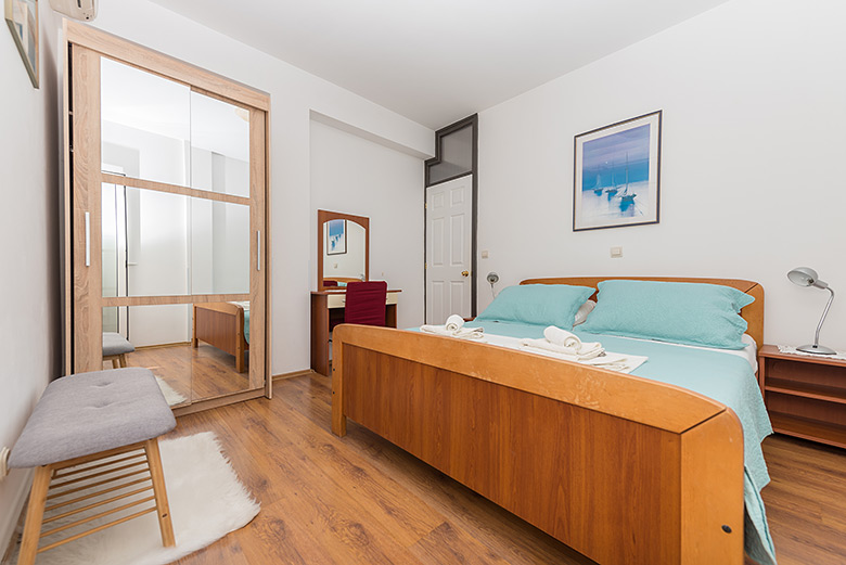 apartments Vanja, Brela - bedroom